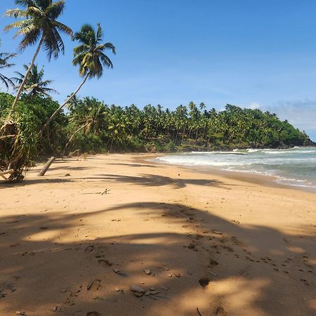 Red Sun Beach Villa Kosgoda Buitenkant foto