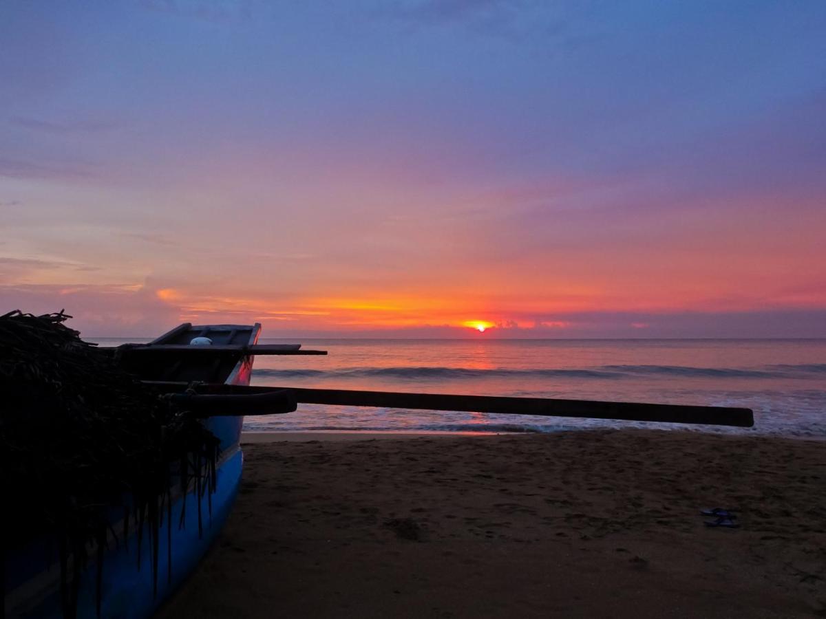 Red Sun Beach Villa Kosgoda Buitenkant foto